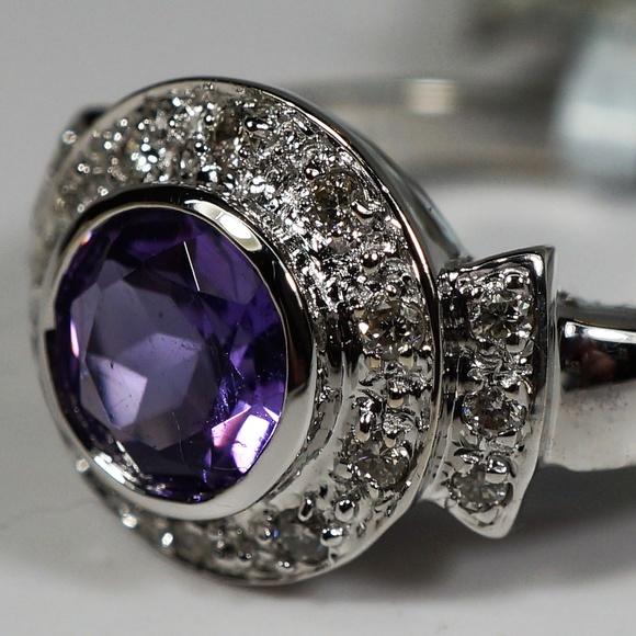 Jewelry - 14KW Gold Amethyst & Diamond ring